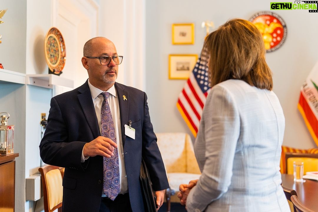 Nancy Pelosi Instagram - Yesterday, I was honored to meet with my friend and a heroic advocate Fred Guttenberg. His fight to end gun violence in our nation has been extraordinary. All are grateful for his commitment to building a safer future, in memory of his beloved daughter Jaime.