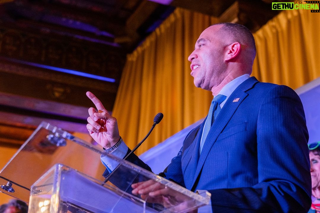 Nancy Pelosi Instagram - Outside mobilization has made all progress possible for America’s working families. It was my privilege to accept kind words and to thank so many advocates for women and families last night for our work together For The People.