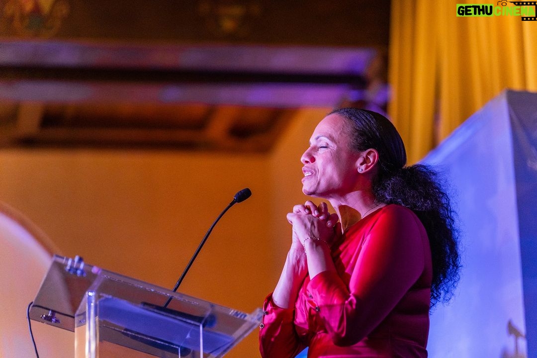 Nancy Pelosi Instagram - Outside mobilization has made all progress possible for America’s working families. It was my privilege to accept kind words and to thank so many advocates for women and families last night for our work together For The People.