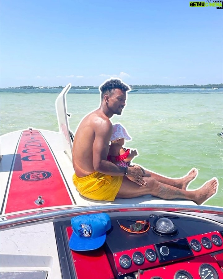 Nani Instagram - Florida mode: activated πΊπΈβοΈπ΄β½ #Family #Friends #Orlando #Moments