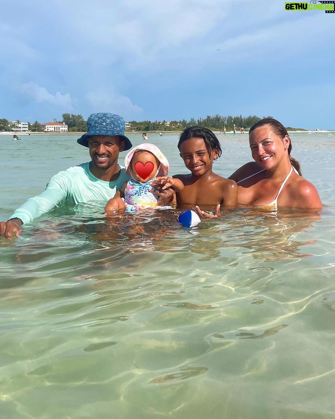 Nani Instagram - Grateful for these cherished memories โค๏ธ๐จโ๐ฉโ๐งโ๐ฆโ๏ธ #FamilyTime #Moments #Blessed Florida