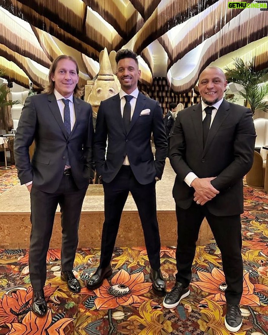 Nani Instagram - With the boys 🤩 #TheBest #FIFA #Legends #Friends Paris, France