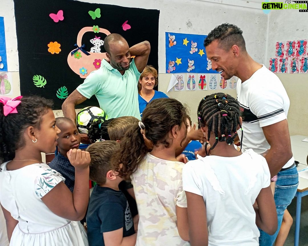 Nani Instagram - Feliz por poder trazer sorrisos a estas crianças da CAF / APAEPEL 1 e 2, na Amora, que tanto precisam! 🙌🏾😊 #moments #kids #school