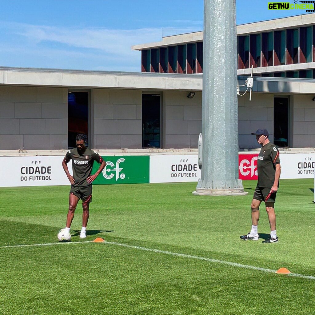 Nani Instagram - The journey may be difficult, but the reward will be worth it! Great to be back at the Cidade do Futebol for a training session. Focused on coming back stronger! ⚽💪🏾 #Work #Motivation #Focus #Recovery FPF - Cidade Do Futebol