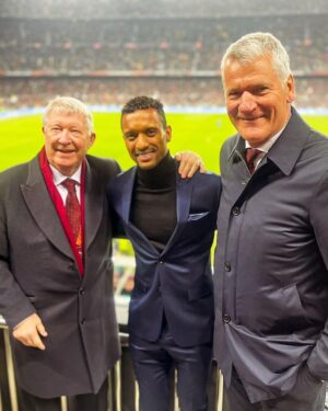 Nani Instagram - Special night at the Camp Nou with my Man United family and friends. 🙌🏾
#Football #Friends