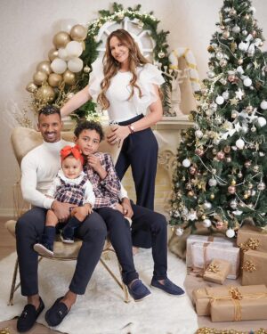 Nani Instagram - May this holiday season bring more love and happiness to all those around the world! A Merry Christmas to all from my family! 🥰🎄
#Xmas #MerryChristmas #Family #Love