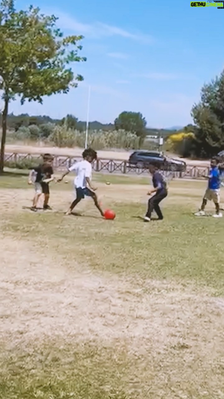 Nani Instagram - ⚽ + 👦👦👦 = Family fun 😁 #Family #MySon #Nephews #Football #Moments