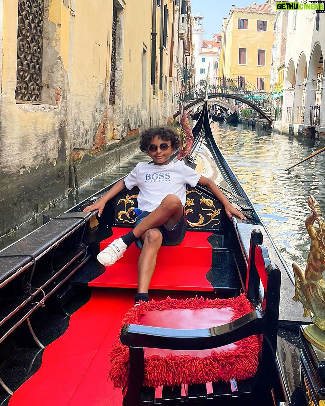 Nani Instagram - 𝐕𝐞𝐧𝐞𝐳𝐢𝐚 🥰🛶 #family #venice #moments Venezia, Italy