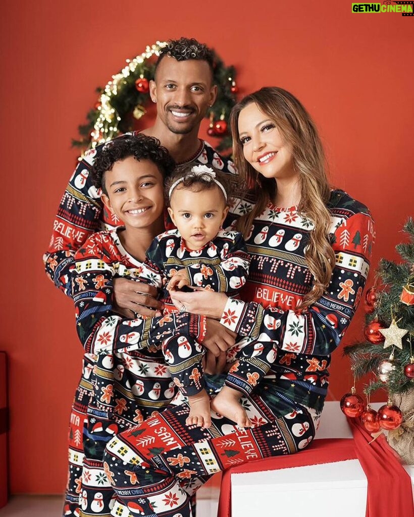 Nani Instagram - May this holiday season bring more love and happiness to all those around the world! A Merry Christmas to all from my family! 🥰🎄 #Xmas #MerryChristmas #Family #Love