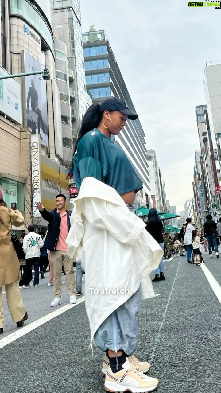 Naomi Osaka Instagram - Being a parent is hard. As a professional athlete I am no stranger to hard work or early mornings, but the last 6 months as a new mom has given me a whole new appreciation and understanding of what parents do every single day. Parents, moms in particular, are historically told that babies will be a barrier to personal goals - that they will stop you from achieving your dreams. But I have discovered that Shai is my ultimate motivator; she makes me want to achieve greatness. I’m proud of myself for continuing to chase my dreams while also being a mom. And I recognize that I’m fortunate to have the support to return to work this month on my own terms, in my own time. So many American parents don’t have that choice. But we ALL deserve it. I’m using my platform and my voice to join @Bobbie, the company supporting my feeding journey with Shai, to speak up about the lack of federal paid leave and advocate for new moms in this country. 84% of Americans support paid leave, and yet 73% of parents don’t have it. If passed, the Family and Medical Leave Act would give 12 weeks paid leave, job protection, and guarantee a minimum monthly benefit of $580. So, while we fight to pass it this year, Bobbie and I are giving $580 to 50 families, called the N.O. Support Grants. It’s not a solution, but it’s a start. I hope you will join me in getting loud about this issue on behalf of all new parents in America. Apply for a N.O. Support Grant at the link in my bio. #BobbiePartner #parentspushharder