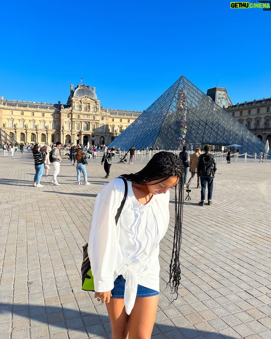Naomi Osaka Instagram - @ the Louvre because I am a work of art 🖼