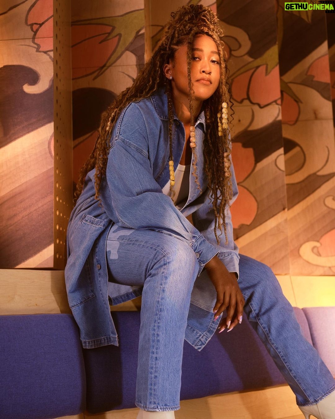 Naomi Osaka Instagram - My 2nd @levis collaboration is out now ☺️🐻🌸👖 so fulfilling to sketch something out and then see it come to life. From the clothes to the concept and picture reveal, everything was so fun and it was amazing again to learn from the @levis team ❤️