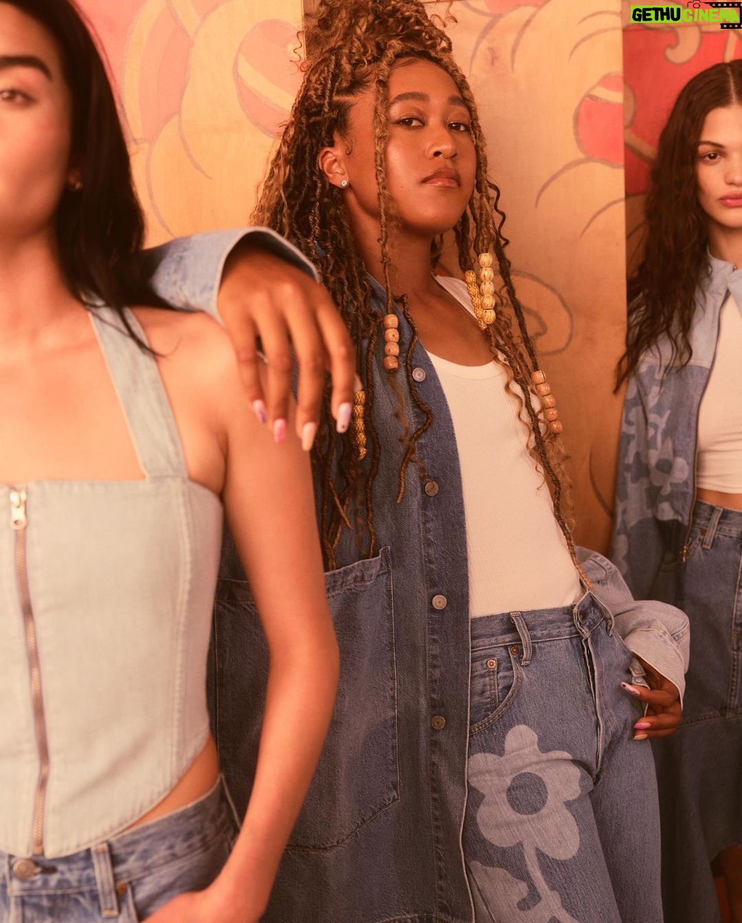 Naomi Osaka Instagram - My 2nd @levis collaboration is out now ☺️🐻🌸👖 so fulfilling to sketch something out and then see it come to life. From the clothes to the concept and picture reveal, everything was so fun and it was amazing again to learn from the @levis team ❤️