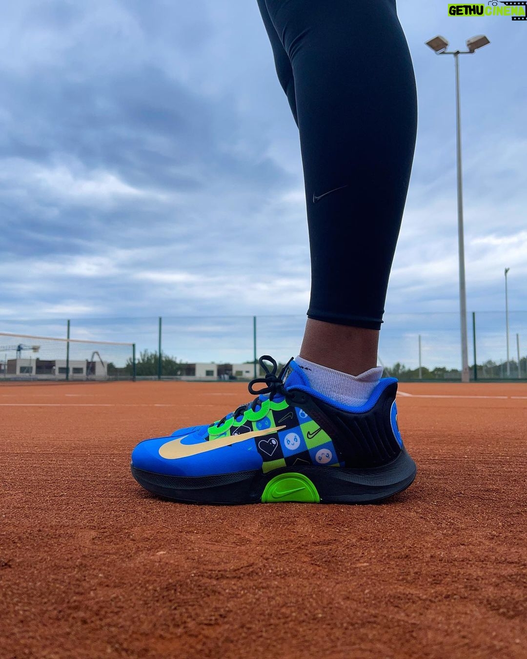 Naomi Osaka Instagram - Tbh ever since I signed with Nike I feel like I consistently have the hardest tennis shoes to come out every season. Lol anyways here’s EU clay for ya.