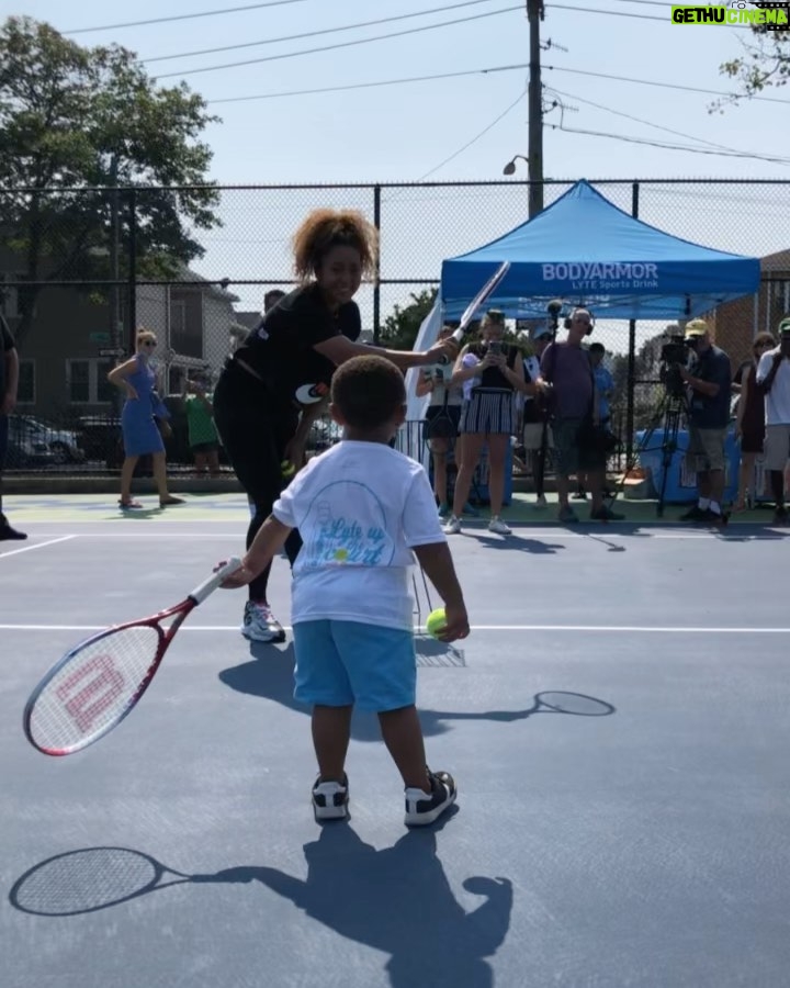 Naomi Osaka Instagram - These were my childhood courts growing up in NY. I’m very happy that I was able to team up with @drinkbodyarmor & artist @indeliblefunk to fully renovate my old childhood courts and provide a new colorful place for my Queens community ❤️