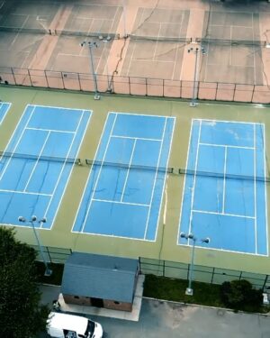 Naomi Osaka Instagram - These were my childhood courts growing up in NY. I’m very happy that I was able to team up with @drinkbodyarmor & artist @indeliblefunk to fully renovate my old childhood courts and provide a new colorful place for my Queens community ❤️