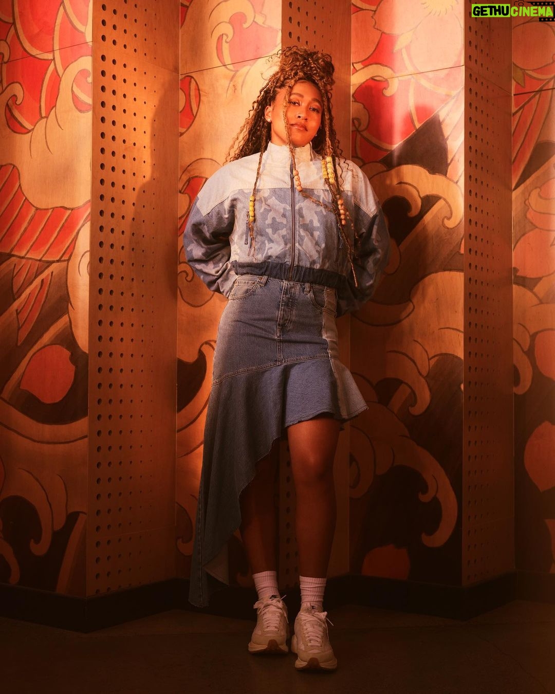 Naomi Osaka Instagram - My 2nd @levis collaboration is out now ☺️🐻🌸👖 so fulfilling to sketch something out and then see it come to life. From the clothes to the concept and picture reveal, everything was so fun and it was amazing again to learn from the @levis team ❤️