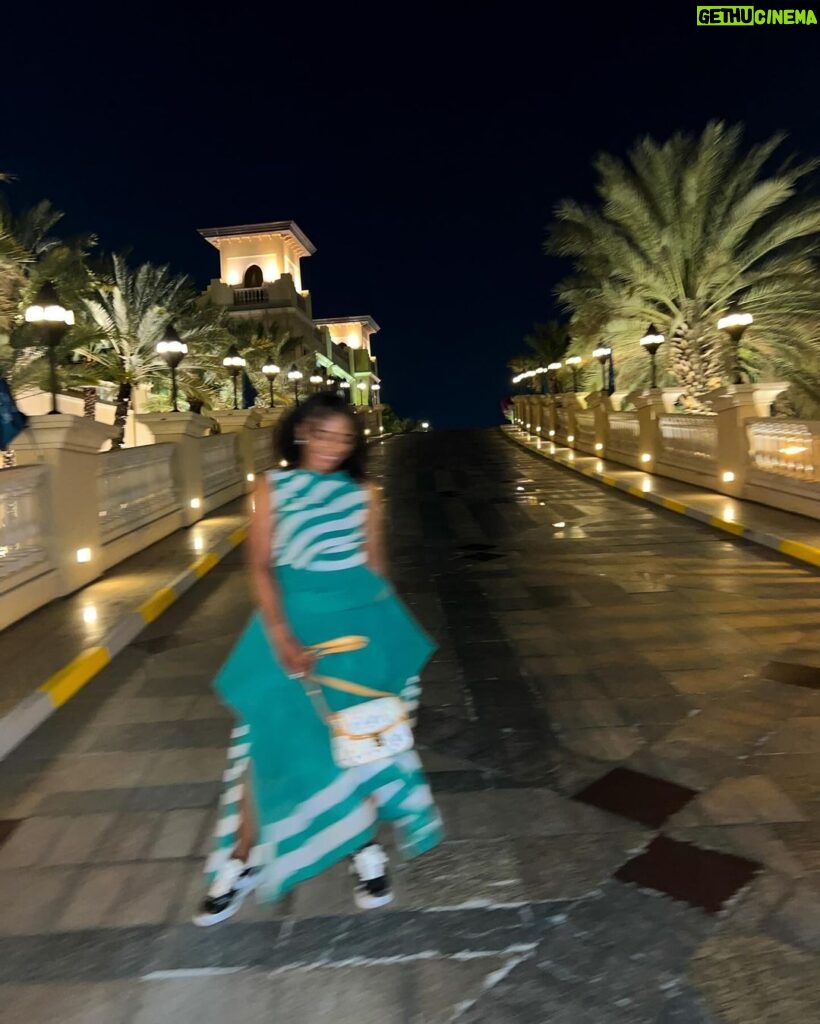Naomi Osaka Instagram - jet lag is making life a blur 🖼️ Abu Dhabi, United Arab Emirates