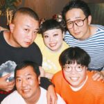Naomi Watanabe Instagram - チョコプラさんのYouTube200万人記念生配信のために 日本にちょこっと帰ってきました！！ 私が1年目の時から同じ舞台に立ってたメンバー大集合で、 こうして何十年経っても ずっと意味不明なことやっててむっちゃ楽しかった まだ見てない方は見てください！ とにかく終わったあとの 向井くん5キロくらい痩せてるから あと全員登場した時の顔まじやばいから見て 本当に何が起きるかわからないまま生配信始まったから 目バッキバキ！！！ 私登場で転んだけど、全員登場の時同じ場所で転んでるからそこもポイントだよ 最後までみんなで一致団結して無事終わりました。 みんなとの食事会で 恒例の最新の芸人ニュースゲットして 素敵な夜を終えました！！ TOKYO最高！！！！ 芸人最高！！！！！