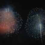 Naomi Watanabe Instagram - Happy 4th of july⭐️ アメリカでも大きな祝日、独立記念日に打ち上がる花火を @alisaueno ちゃんと観に行きました！！ ひっさびさにこんな間近で花火を観たので、感動しすぎて私の語彙力の無さが露呈してますが動画も共有します 今回世界で活躍している人生の先輩方と一緒だったんですが、私の過去の恋バナになり最初は皆さんワクワクしてたけど、どんどん「幼稚園児の恋バナ聞いてる？」ってくらいみんな悟り開いた顔になってた 70代チームは35歳でそのピュアさ大丈夫そ？って顔してた 失礼いたしました 素敵なレストランにご招待いただいたのに私の変な恋バナで皆様悟り開いちゃったのでお詫びにエアドロのやり方教えました！！ 皆さん「こんなの知らなかった😆」って喜んでくれたのでどうにかプラマイゼロで1日が終わりました！ うにょ🩵 花火パワーで明日からも頑張ります！！！ @tomonyhappy さん、ご招待ありがとうございました🫶 #happy4thofjuly New York, New York