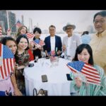 Naomi Watanabe Instagram - Happy 4th of july⭐️ アメリカでも大きな祝日、独立記念日に打ち上がる花火を @alisaueno ちゃんと観に行きました！！ ひっさびさにこんな間近で花火を観たので、感動しすぎて私の語彙力の無さが露呈してますが動画も共有します 今回世界で活躍している人生の先輩方と一緒だったんですが、私の過去の恋バナになり最初は皆さんワクワクしてたけど、どんどん「幼稚園児の恋バナ聞いてる？」ってくらいみんな悟り開いた顔になってた 70代チームは35歳でそのピュアさ大丈夫そ？って顔してた 失礼いたしました 素敵なレストランにご招待いただいたのに私の変な恋バナで皆様悟り開いちゃったのでお詫びにエアドロのやり方教えました！！ 皆さん「こんなの知らなかった😆」って喜んでくれたのでどうにかプラマイゼロで1日が終わりました！ うにょ🩵 花火パワーで明日からも頑張ります！！！ @tomonyhappy さん、ご招待ありがとうございました🫶 #happy4thofjuly New York, New York