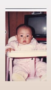 Naomi Watanabe Instagram - 昨日10/23に無事36歳を迎えました！ 沢山のおめでとうメッセージやコメントありがと！ 皆様の支えのおかげで毎日笑顔に過ごせてます！！ これからもぶち上がってエンタメしていきますので(ダサ よろしくお願いします！ 20年前の16歳の時にバイト先の夢庵の控え室で 必死にパラパラの練習した思い出の曲ベルファーレ2000と共に今日までの歴史を鬼ダサ編集でお届けします 一応大人からの写真は35歳の1年間をまとめた写真です！あっという間！ これからの一年もよろしくお願いします なんかリール上での編集むずくて 何度も確認したのに、いざ載せたら 文字とか少し次の写真に残ってんの悔しいうにょ36歳