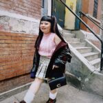 Naomi Watanabe Instagram - @coach ファッションショーへ！！ 30億年ぶりのルーズ ソックタッチないからずっと不安だった 歩いてるとミニスカどんどん上がっていっちゃって、最終的には中のスパッツ丸出して街歩いてた　うにょ ショーはとても可愛かった！！ long slouchy socks are our youth hair @nerohair styling @cc_looo #coach #NYFW