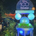 Naomi Watanabe Instagram - うにょ！ ディズニー100周年記念イベントに参加するために、カリフォルニアのディズニーランドにきたにょ！！！ プルート可愛すぎて最高🤍 そして私は全身ぶちあげLOVEディズニー お洋服は全て現地で調達するタイプ。、 このレトロなセットアップ可愛いくない？ 秒で決めて買った！ そしておめかしして、 100周年お祝いディナーに参加にょ！ ミッキーに会えてマジ緊張しちゃった 手の甲にキスされて動揺して走って逃げてもた 限界オタ この様子は「世界くらべてみたら」で放送されるにょ 久々にやばいテンションのロケだしせかくらうにょ みんな元気かな？ お楽しみに！ 明日もロケだからめちゃ写真撮るね To commemorate the 100th anniversary of The Walt Disney Company, I went to Disneyland in California Here's a shot of me running off from shyness when I met Mickey Mouse at dinner and he kissed my hand Congratulations - happy 100th! #最後は茨城のヤンキー Disneyland/Califonia Adventure