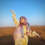 Naomi Watanabe Instagram - Dubai and Abū Dhabī Trip🐫 先日 @thelmaaoyama @alisaueno と ドバイ&アブダビ旅行に行ったにょ！女子旅！ なぜかずっと爆笑で腹筋割れた 声も枯れたし砂漠の砂全部口に入った ハイライトに色々あるから見てみて！ でも夕陽とモスクでは静かに感動してたよ すごい綺麗だった！ 動画もいっぱい撮ったから今度まとめてリールにあげるね！ たまにうちらが笑い過ぎて、人集まってきてる時もあったよ なにか面白いこと起きたのかなって見に来てた 最後の写真は爆笑超え過ぎて逆に喜怒哀楽がわからない写真だよw 怒ってるように見えるし泣いてるようにも見えるよね みんなにはどう見える？ I laughed way too much that in the last photo you can't tell what kind of emotion is being expressed anymore lol It sort of looks like I'm mad but it also looks like I'm crying lol What does it look like to you guys? #ドバイ #アブダビ #喜怒哀楽不明 Dubai UAE