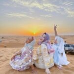 Naomi Watanabe Instagram - Dubai and Abū Dhabī Trip🐫 先日 @thelmaaoyama @alisaueno と ドバイ&アブダビ旅行に行ったにょ！女子旅！ なぜかずっと爆笑で腹筋割れた 声も枯れたし砂漠の砂全部口に入った ハイライトに色々あるから見てみて！ でも夕陽とモスクでは静かに感動してたよ すごい綺麗だった！ 動画もいっぱい撮ったから今度まとめてリールにあげるね！ たまにうちらが笑い過ぎて、人集まってきてる時もあったよ なにか面白いこと起きたのかなって見に来てた 最後の写真は爆笑超え過ぎて逆に喜怒哀楽がわからない写真だよw 怒ってるように見えるし泣いてるようにも見えるよね みんなにはどう見える？ I laughed way too much that in the last photo you can't tell what kind of emotion is being expressed anymore lol It sort of looks like I'm mad but it also looks like I'm crying lol What does it look like to you guys? #ドバイ #アブダビ #喜怒哀楽不明 Dubai UAE