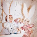 Naomi Watanabe Instagram - あけましておめでとうございます！ 2023年もよろしくお願いいたします！ 全国の卯年の皆さん、ついに我々の時代がやって来ました😂 我々も卯年生まれということで… 2人でうさぎになりました😂 恥ずかしいけど、普段虎と辰の間でビビり散らかして震えていますので、今年ばかりは、周りを気にせずバリバリうさぎをかましていきたいと思います！震 沢山の笑顔と愛で溢れた一年になりますように🐰 どんな1年になるかなー？🥹 #本厄 #おわた 青山テルマ　渡辺直美