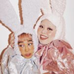 Naomi Watanabe Instagram - あけましておめでとうございます！ 2023年もよろしくお願いいたします！ 全国の卯年の皆さん、ついに我々の時代がやって来ました😂 我々も卯年生まれということで… 2人でうさぎになりました😂 恥ずかしいけど、普段虎と辰の間でビビり散らかして震えていますので、今年ばかりは、周りを気にせずバリバリうさぎをかましていきたいと思います！震 沢山の笑顔と愛で溢れた一年になりますように🐰 どんな1年になるかなー？🥹 #本厄 #おわた 青山テルマ　渡辺直美
