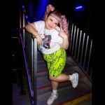 Naomi Watanabe Instagram - The U.S. talk live tour has kicked off! First show - New York!! So many people came out tonight!! It was my first all-English show but the audience was so accepting and so excited I was able to enjoy myself until the end!! Thank you so so much!!! I've never been happier! I wanted to express my passionate feelings and I had conversations back and forth with the audience without script just like the podcast, but I was so happy that even with my broken English I was able to get my point across and everyone laughed!! I heard the workers at Brooklyn Steel were laughing a lot backstage too and when they told me "you were amazing" I almost cried😂😂 Today's show was full of new things and I have a lot to work on, but thank you to all the fans that supported my first step! I promise to become a bigger star! Thank you to everyone who played games with me on stage!! We were able to have fun because of you!! Thanks for helping me out! Thank you to all the kind and warm-hearted New Yorkers! Look at the last photo - I was getting so nervous during rehearsal😂 Next stop... Washington D.C.!!!! Photo by @nerohair ついに全米トークライブツアー始まりました！初日はニューヨーク公演！！ 沢山のお客様が来てくださいました！！ 人生で初めて全て英語でのライブをやりましたが、お客様があたたかくてめちゃテンションぶち上げのおかげで最後まで楽しくできました！！本当に本当にありがとう！！！ 何よりもずっと応援してくれてる日本のファンの皆さんも新しく応援してくれてるニューヨーカー達もみんな親戚みたいな顔で客席から笑いながら優しく見守ってくれててさ、、あの光景は絶対忘れない！ 私の今のパッションを伝えたくて ポッドキャストの様にみんなと掛け合いながら台本のないトークライブをしたんですが、ぶっ壊れた文法でも私の伝えたいトークがちゃんと伝わってみんなが笑ってくれたのが本当に嬉しかった！！！ 100%英語で行きたかったんだけど 2%くらいつい日本語出ちゃってうにょ悔しい そしてBrooklyn steelの舞台のスタッフさんたちも裏ですごい笑ってくれてたみたいで、終わったあと「あんた最高だぜ」って言ってくれて涙出そうだった 今日のライブは新しい事だらけなので至らない点もあったと思うけど、最初の一歩を見届けてくれてさらに支えてくれたファンの皆さんに感謝します！！必ずもっと大きくなって帰ってきます！ 人情に溢れた温かいニューヨーカー達ありがとう！ 最後の写真見て、、、 リハーサルの私は怯えていました 次の都市はワシントンD.C.!!!! ちなみに日本語でも1人トークライブやったことなかったにょ 今日のライブ前に気づかなくて良かった… 多分鬼緊張してた ネタ単独ライブは何度もやってるからごっちゃになってた いつか日本でも必ず！！！ #NAOMITAKESAMERICA #NAOMITAKESAMERICATOUR