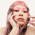 Naomi Watanabe Instagram - まさかの @cosmopolitan に💫 ブリーチ眉毛が生かされたメイク達😆 アメリカにいる方は是非9月号をお近くの書店でGETして下さい🥹 バッグ紹介の動画も撮ったけど 初めての全編英語動画でクソテンパったし、ずっと変な話してたから、現場のニューヨーカー口抑えて肩揺れてたwwwwwそれ見たら私もヘラヘラしちゃった変な動画だよ😂😂😂 YouTubeで見れます☺️ Photo @natth_j Hair @nerohair Makeup #jennakuchera Nails @nailsbymei Stylist @andzensie New York City, N.Y.