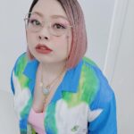 Naomi Watanabe Instagram - New hair color 髪の毛ピンクにして ピアス2個開けて 新しいメガネ買ったにょ 急に夏の大改造2022www 毎日お稽古大先生ですが 楽しいです🤪 このままミュージカル本番までぶっ飛ばします😇 #メガネチェーンの位置これでいいのけw