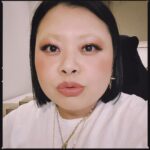 Naomi Watanabe Instagram - 人生で一度はやってみたかった眉毛の脱色してみたにょ メイクがまた楽しくなりそう ちなみに眉毛描く時間無くなったから超楽 意外と横から見たら眉毛があるのはわかるよね ちなみにフラッシュ焚いたら100%眉毛は飛ぶにょ そしてわたくしの毛は伸びるのが早いので、多分5日後には半分伸びて虎柄になってると思う それも楽しみ 感想お待ちしております ちなみに、メットガラのケンダルより1日早くやりました 正直ケンダル見て安心したにょ あ、大丈夫だなって