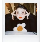 Naomi Watanabe Instagram - この度は私の新型コロナウイルス感染により、関係者各位、そして応援してくださっているファンの皆様に大変なご迷惑とご心配をお掛けしてしまい、誠に申し訳ございませんでした。 皆様からの沢山の応援コメントを励みに自宅療養を無事終えました。心より感謝申し上げます。 現在は症状も回復し、隔離期間を経て数日前から活動再開いたしました。 本日からSNSを再開させていただきます！！！ 日本で予定していた年末年始のお仕事などについては、公式から発表される時にまた改めてお知らせいたします。 今後もより一層感染防止を徹底し、今まで以上に精力的に活動していきたいと思っております！ これからもよろしくお願いいたします！