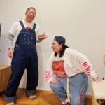 Naomi Watanabe Instagram - 塩の魔神のお友達、さわちゃんの新しいお家に遊びに行ったよ🥰 大人になってもこんな無邪気に笑えるとは思わなかった😂😂😂 ただ、何でこんなに笑ってたのか思い出せないのが大人なのかもしれない😂😂 全部ケンティーが撮ってくれた写真達にょ🥺💕ケンティーとは初めてご飯食べたけどプライベートもセクシーサンキューでした😂❤️本当に熱くてピュアで面白い人やで😎 大好きな奥様&子供達とは数年ぶりの再会でなおちゃん嬉しかった🥺 下の子は生まれてから初めて会ったんだけど、派手でデカい人が来ても動じずに一緒に遊んでくれて嬉しかったよ😂 ずっと私のネックレスに興味示してて、 👶これなに？ ダイヤでできた亀だよ❤️ 👶これは？ ダイヤでできたパズルのピースだよ❤️ 👶ダイヤってなに？ ダイヤって言うのはね…☺️ とか言ってたら、変にダイヤに興味持たせるなって怒られた😂😂 ダイヤでできた機関車トーマス欲しいとか言われたら大変だもんね😂 失礼いたしました😂 とにかく、幸せいっぱいで素敵な澤部家&ケンティーからパワー貰ったにょ🥰💪🥺💕 お誕生日もお祝いありがとうございました🥰💕 さわちゃんだけ、せっかくグルメのロケみたいな服😂 #ナベプロの魔神