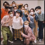 Naomi Watanabe Instagram - 昨日ミュージカル「ヘアスプレー」大千穐楽を迎えました！ 右も左も分からないミュージカル素人の私をカンパニーメンバーが約5ヶ月間、毎日励まし支えてくれました。こんな愛に溢れたカンパニーと愛に溢れた作品を愛に溢れたお客様にお届け出来たことを凄く幸せに思います。 沢山のお客様にお届けしたかったですが、一部公演中止がありました。改めて楽しみにしてくださった皆様、申し訳ございませんでした。 カンパニーメンバー誰1人大きな怪我もなく、悔しい思いもしながらコロナから復帰し、無事最後まで走り切ることができました。 本当に皆様の応援のおかげです！ 色々な形で沢山応援してくださった皆様、ありがとうございました！！ また皆様にお会いできる日を楽しみにしております。 てか、まじでみんなに会いたかった… 絶対会おうね。 ちなみに、、、、 20キロ痩せましたwwww おすすめだにょwwww ヘアスプレーダイエットwww 観に来た方はわかるよね？ あれは、痩せるよね？w Musical Hairspray ended successfully yesterday! Thank you for about 5 months!