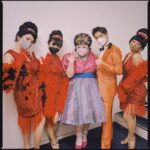 Naomi Watanabe Instagram - 本日はミュージカルヘアスプレー 大阪公演初日、そして私ごとですが35歳になりました！！ 最後のカーテンコールでサプライズお誕生日会(?)を皆さまにしていただきめっちゃ幸せでした🏩くす玉の絵はそうちゃんが描いてくれたみたい🥹🫶ありがとろろそばだよ！ 初めてのミュージカル主演ということでこの数ヶ月ずっと意味わかんないくらい緊張してますw そんな中、愛に溢れたカンパニーの皆さまの沢山の優しさとお客様から沢山のパワーをいただき日々元気にトレイシーを演じれてます！！ そして公演中ずっとDMやコメントで応援してくれてる皆さまもありがとうございます🥹ガチで日々の力になってます！ こんなにSNS更新しないことないから、友達からも生きてる？って連絡きたにょwww 東京公演、福岡公演にお越しいただいた皆さまありがとうございました！ そして大阪公演の皆さま、よろしくお願いします！ 35歳も引き続きよろしくお願いします！ ちなみになんの写真が謎かな？w