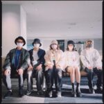 Naomi Watanabe Instagram - 本日はミュージカルヘアスプレー 大阪公演初日、そして私ごとですが35歳になりました！！ 最後のカーテンコールでサプライズお誕生日会(?)を皆さまにしていただきめっちゃ幸せでした🏩くす玉の絵はそうちゃんが描いてくれたみたい🥹🫶ありがとろろそばだよ！ 初めてのミュージカル主演ということでこの数ヶ月ずっと意味わかんないくらい緊張してますw そんな中、愛に溢れたカンパニーの皆さまの沢山の優しさとお客様から沢山のパワーをいただき日々元気にトレイシーを演じれてます！！ そして公演中ずっとDMやコメントで応援してくれてる皆さまもありがとうございます🥹ガチで日々の力になってます！ こんなにSNS更新しないことないから、友達からも生きてる？って連絡きたにょwww 東京公演、福岡公演にお越しいただいた皆さまありがとうございました！ そして大阪公演の皆さま、よろしくお願いします！ 35歳も引き続きよろしくお願いします！ ちなみになんの写真が謎かな？w