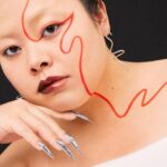 Naomi Watanabe Instagram - まさかの @cosmopolitan に💫 ブリーチ眉毛が生かされたメイク達😆 アメリカにいる方は是非9月号をお近くの書店でGETして下さい🥹 バッグ紹介の動画も撮ったけど 初めての全編英語動画でクソテンパったし、ずっと変な話してたから、現場のニューヨーカー口抑えて肩揺れてたwwwwwそれ見たら私もヘラヘラしちゃった変な動画だよ😂😂😂 YouTubeで見れます☺️ Photo @natth_j Hair @nerohair Makeup #jennakuchera Nails @nailsbymei Stylist @andzensie New York City, N.Y.