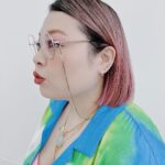 Naomi Watanabe Instagram - New hair color 髪の毛ピンクにして ピアス2個開けて 新しいメガネ買ったにょ 急に夏の大改造2022www 毎日お稽古大先生ですが 楽しいです🤪 このままミュージカル本番までぶっ飛ばします😇 #メガネチェーンの位置これでいいのけw