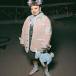 Naomi Watanabe Instagram - @thombrowne のショーへ 今回も壮大でエンタメぶちかまし系ファッションショーで大感動でした！ いつもトムブラウンのショー見たあと単独ライブやりたくなるんだよね！笑 もう色々感化され過ぎて まじでかっこいいし、あの空間にいれてる喜びも相まってずっと鳥肌！！ そして、最後の私がよくするよそ行きの表情なんなの もうなんか緊張で逆に苦笑い 素敵な夜でした🫶 hair @nerohair styling @cc_looo #thombrowne #NYFW