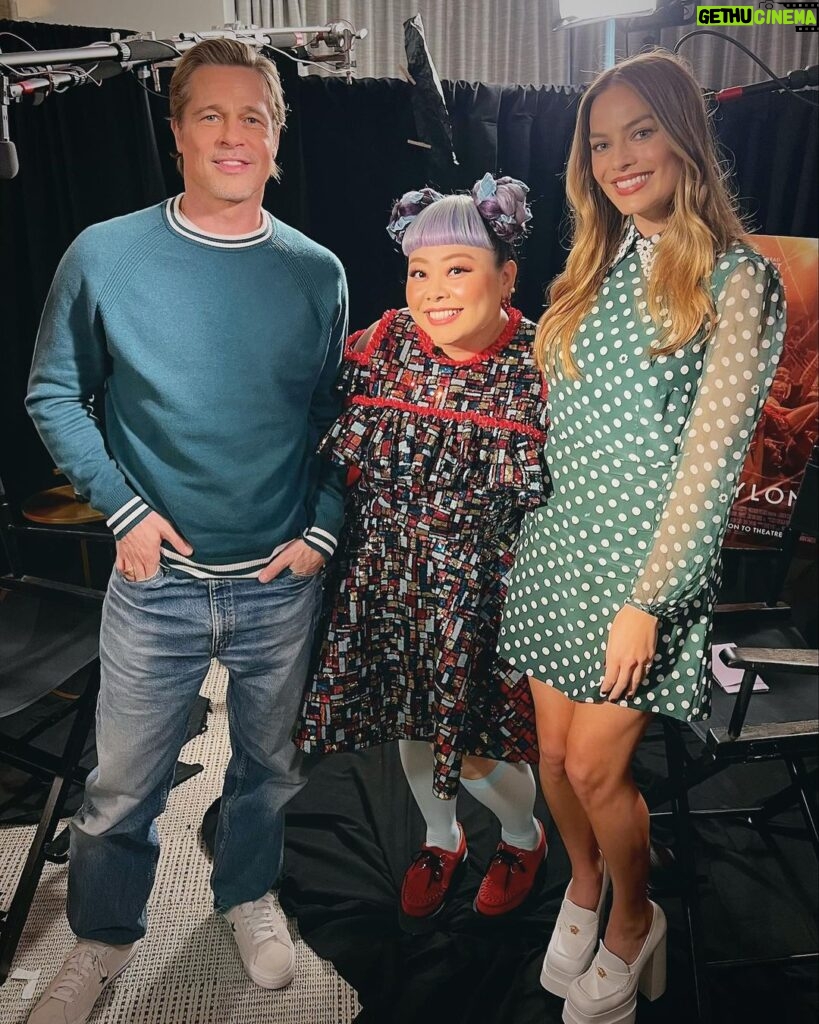 Naomi Watanabe Instagram - Finally... met the living legends... Brad Pitt and Margot Robbie!! They're both so shiny and look like wax figures but I swear they're real😂 I interviewed the two but they were both so kind and friendly! I was so nervous - my mouth dried out and my front teeth kept sticking to my upper lip😂 It was an amazing time! Walked the red carpet for the film Babylon as well! Look at my nervous expression 😂 先月LAで…ついに…生きる伝説… ブラッドピットとマーゴットロビーにお会いました！お二人に、出演されてる映画バビロンのインタビューしたんだけど、緊張で口内砂漠。 上唇が何回も前歯に引っ付いちゃった 終始ぐにょぐにょだったけど、 お二人とも優しくて助かりました！ 時間なかったから私のカタコト赤ちゃん英語じゃなくて 秒で日本語でインタビューしたんだけど、 ブラピが急に、「君は確立した個性がすごいから大丈夫！」的なことを何も相談してないのに言われて笑ったにょ おめかしして、 映画バビロンのレッドカーペットも歩いたんだけど、ど緊張丸出しの顔で草 そして最後ネロさんなんか受賞してんのも草 夢のような時間でしたー！！！ またお二人に会えるように なおちゃんこ鍋頑張る！ hair @nerohair stylist @mikitiaizawa #蝋人形じゃないよ #バビロン Hollywood