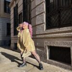 Naomi Watanabe Instagram - @fendi ファッションショーにお邪魔しました💛素敵なお洋服達をまた生で拝見できて興奮🥺 私のお洋服も全身FENDIです💘 こんな素敵なドレス着れて嬉しい😭 今年は…色んなドレスに挑戦したい💪💚 終始、ツンツンタイムが来そうでしたが持ち堪えました😎うにょ ヘアは @nerohair Milan, Italy