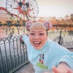 Naomi Watanabe Instagram - ディズニー100周年記念イベントにお邪魔した時の思い出をまとめました！改めておめでとうございます！私も100周年目指してがんばろっ 最後の写真は保育園の遠足で 東京ディズニーランドに行った時の写真！ 大親友のあすかちゃんと、 ディズニーと共に歩んできたのエモい