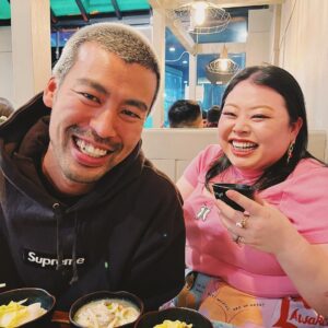 Naomi Watanabe Instagram - LAでの撮影終了🥺
最高でした🥰 
Thank you LA🤪✨

ニューヨークに帰ります🗽

何枚目の写真が謎で、何枚目の写真が好き？w