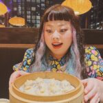 Naomi Watanabe Instagram - 鼎泰豊🇹🇼　(今週2回目) お店で食べる小籠包は やっぱり最高やで😭 ニューヨークに鼎泰豊が無いからLA来た時は必ず食べます🥰エビチャーハンが好き🥰(小籠包じゃないんかい) ガチのおすすめはタロイモ小籠包！ 早く台湾に行ける日が来ますように🙏 食欲の目が一番怖い I love Din Tai Fung. Since it is not in New York, I will push the Xiaolongbao into my stomach to the limit. #新年快樂 #遠近法 #ネロさん年男🐯 Din Tai Fung 鼎泰豐