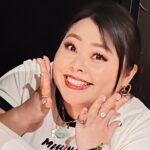 Naomi Watanabe Instagram - ニューヨーク出発前夜に 素敵な先輩方とのお食事会に行きました🤗✨ 息できないくらいワロタのですが、最後に松本さんから素敵なお言葉をいただきまして、それを胸に改めてニューヨークで頑張ろうと思いました😭💪 見て、緊張で顔引き攣ってるよ😂 ポーズも意味わかんないし😂 何度かお食事に行かせていただいておりますが、いっつも緊張で目がバキバキなのである😂ダウンタウンさんを前にするといつも思考が止まるよ😂にょんにょん🤗とか絶対言えないよ😂 フジモンさんはずっとお一人で喋ってる😂そして濱家さんは特技のマジックをやり始めて、とってもエンターテイメントが強めなお食事会でした😂✨💕 坂本さんはとにかく声が大きかったです😂😂😂 ちなみに、手フェチの私からしたら、濱家さんの手が理想の大きい手で、それに気づいてから正直マジックどころじゃなかったです😂😂え、、デカい🥺しか見てなかったですすみません🙇‍♀️ ありがとうございます🥺❤️ 10月ラスト、最高な夜でした😭🙏 私も先輩方のようなカッコいい人間になりたい😤 頑張るにょ💪